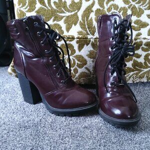 JUST FAB PATENT LEATHER MAROON LACE UP BOOTS